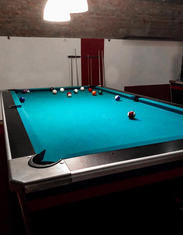 Whole Basement Former Pub For Stag Do, Bachelor House Party Flat Будапеща Екстериор снимка