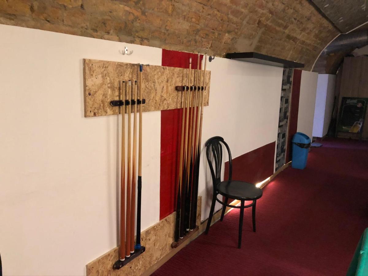 Whole Basement Former Pub For Stag Do, Bachelor House Party Flat Будапеща Екстериор снимка