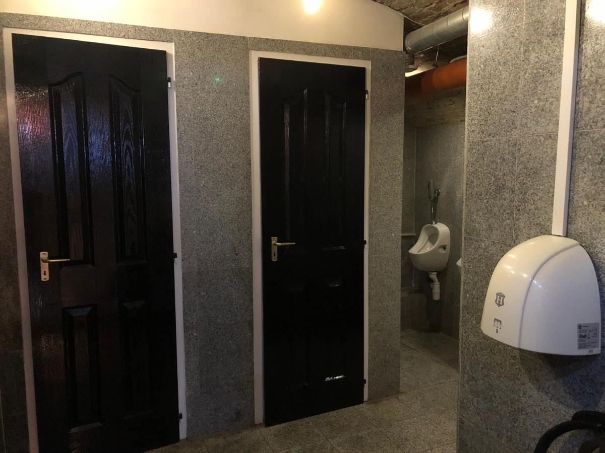 Whole Basement Former Pub For Stag Do, Bachelor House Party Flat Будапеща Екстериор снимка